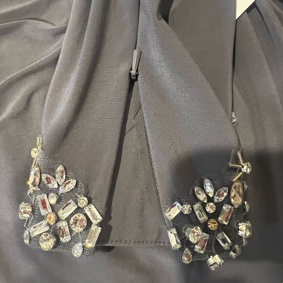 NWT MAC DUGGAL Side Twist Drop Shoulder Beaded Cuff Gown in grey size 10 - Picture 8 of 16